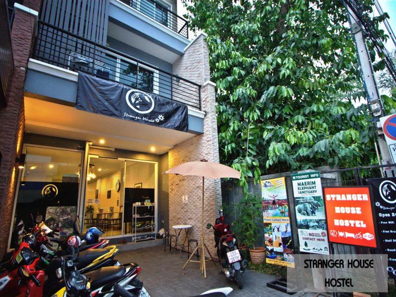 A Pousada Stranger House Chiang Mai Exterior foto