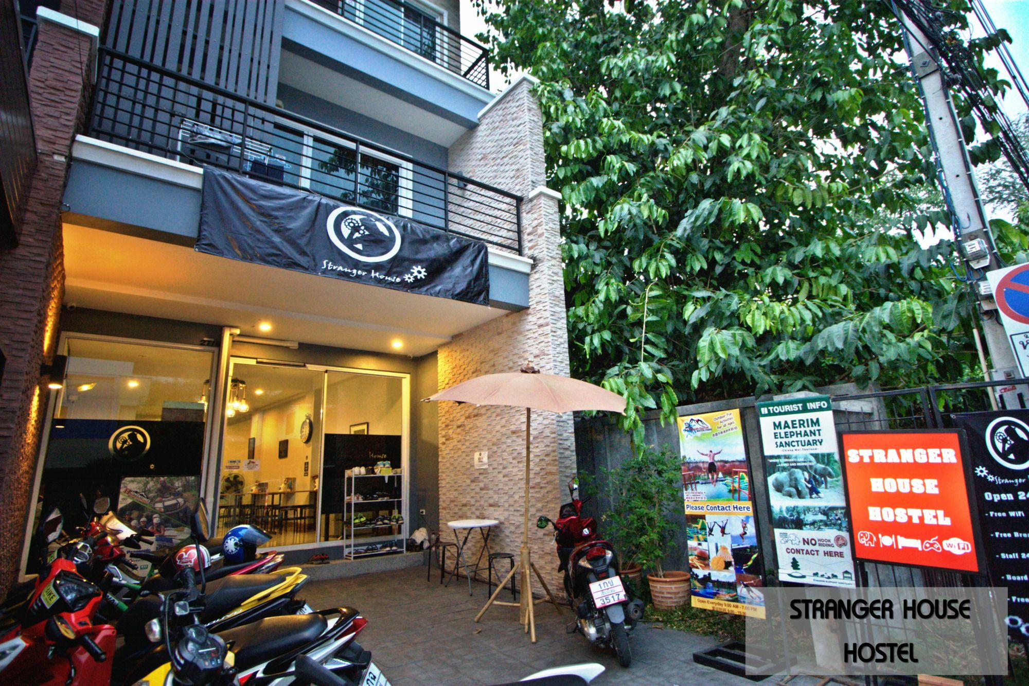 A Pousada Stranger House Chiang Mai Exterior foto