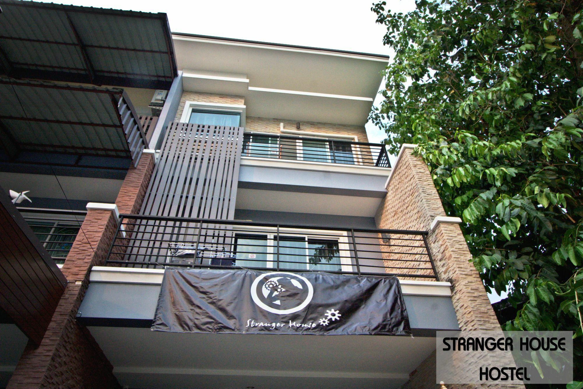 A Pousada Stranger House Chiang Mai Exterior foto